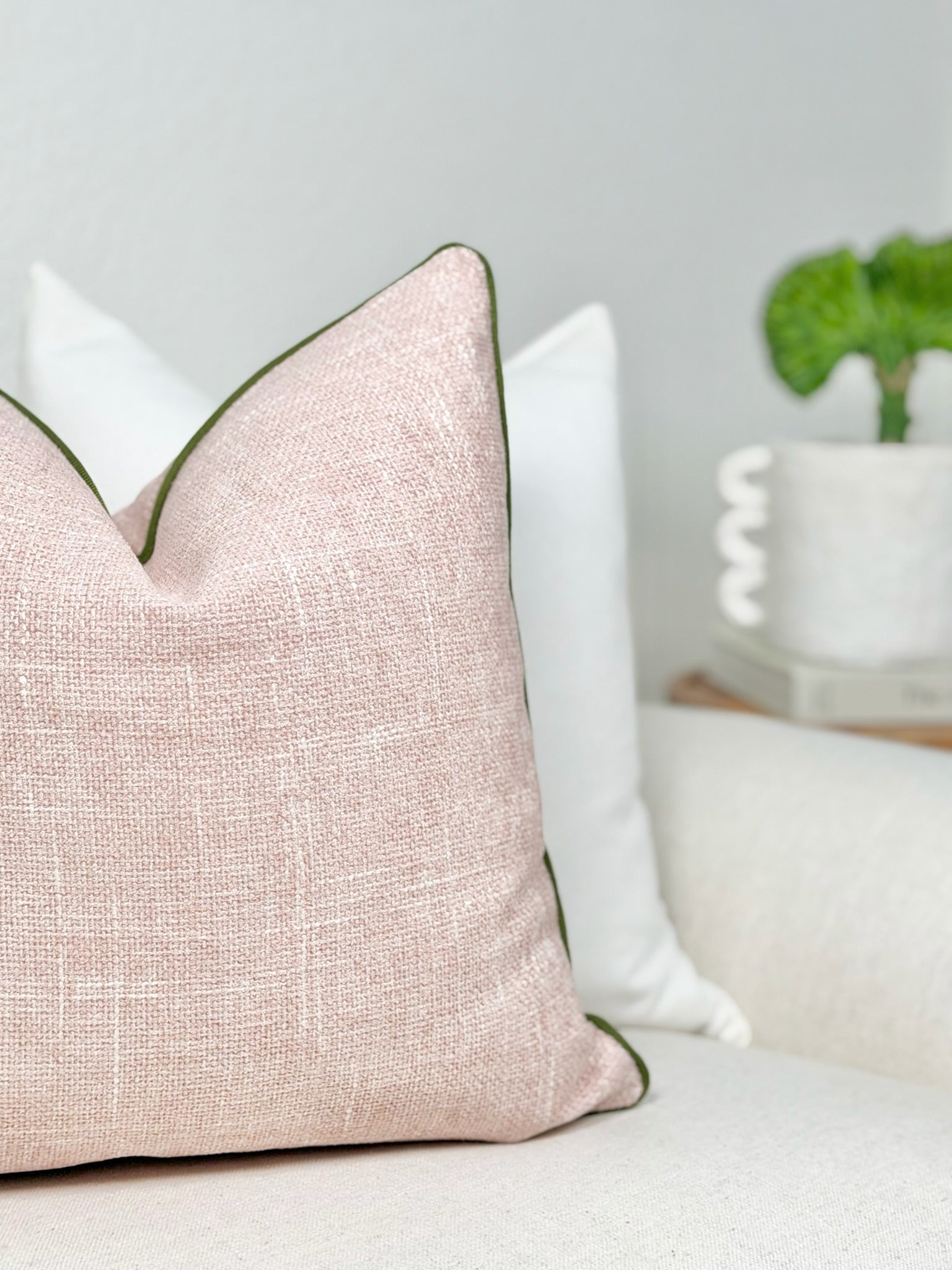 Pink accent pillow Maison Rose